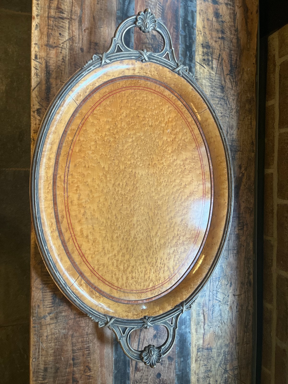 Antiek ovaal dienblad met wortelnoten fineer en bronzen hand, Ophalen