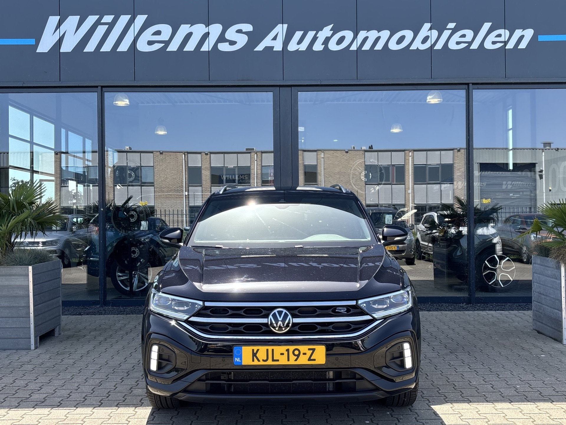 Volkswagen T-Roc 1.5 TSI R-Line Business+ Stoel & Stuurwiel, 4 cilinders, Zwart, 1253 kg, Bedrijf