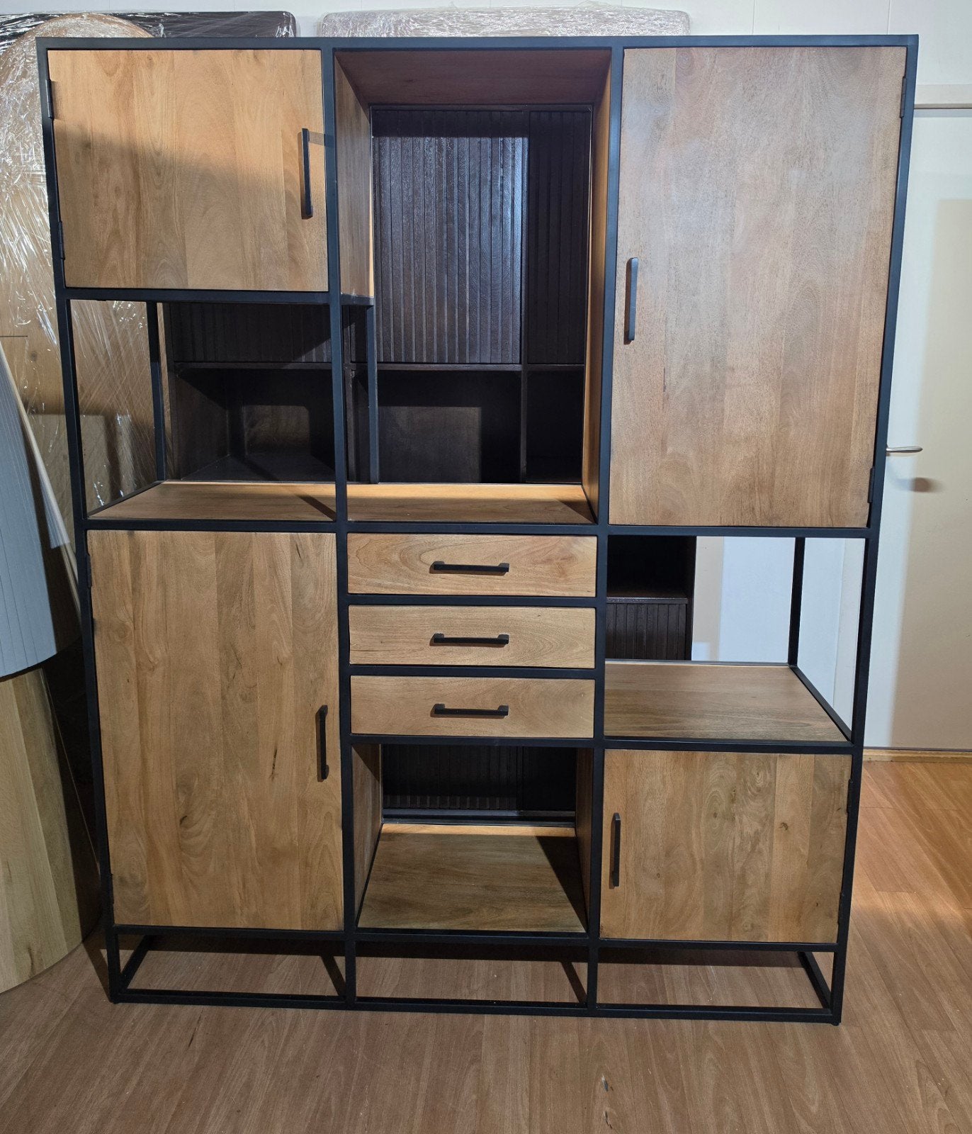Vakkenkast Denver Supreme 160 cm - Mangohout & Zwart Staal, Overige houtsoorten, Info@meubeloutletmeppel.nl, Met deur(en), 150 tot 200 cm