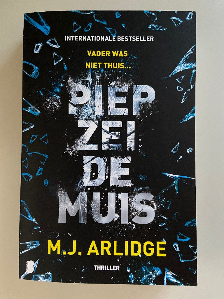 M.J. Arlidge - Piep zei de muis, Europa overig, Ophalen of Verzenden, Zo goed als nieuw, M.J. Arlidge
