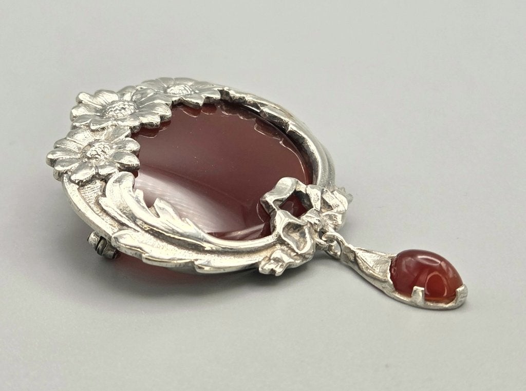 Antieke zilveren bloem broche/hanger met carneool. 2026/535, Ophalen of Verzenden, Zilver, Broche, Met edelsteen