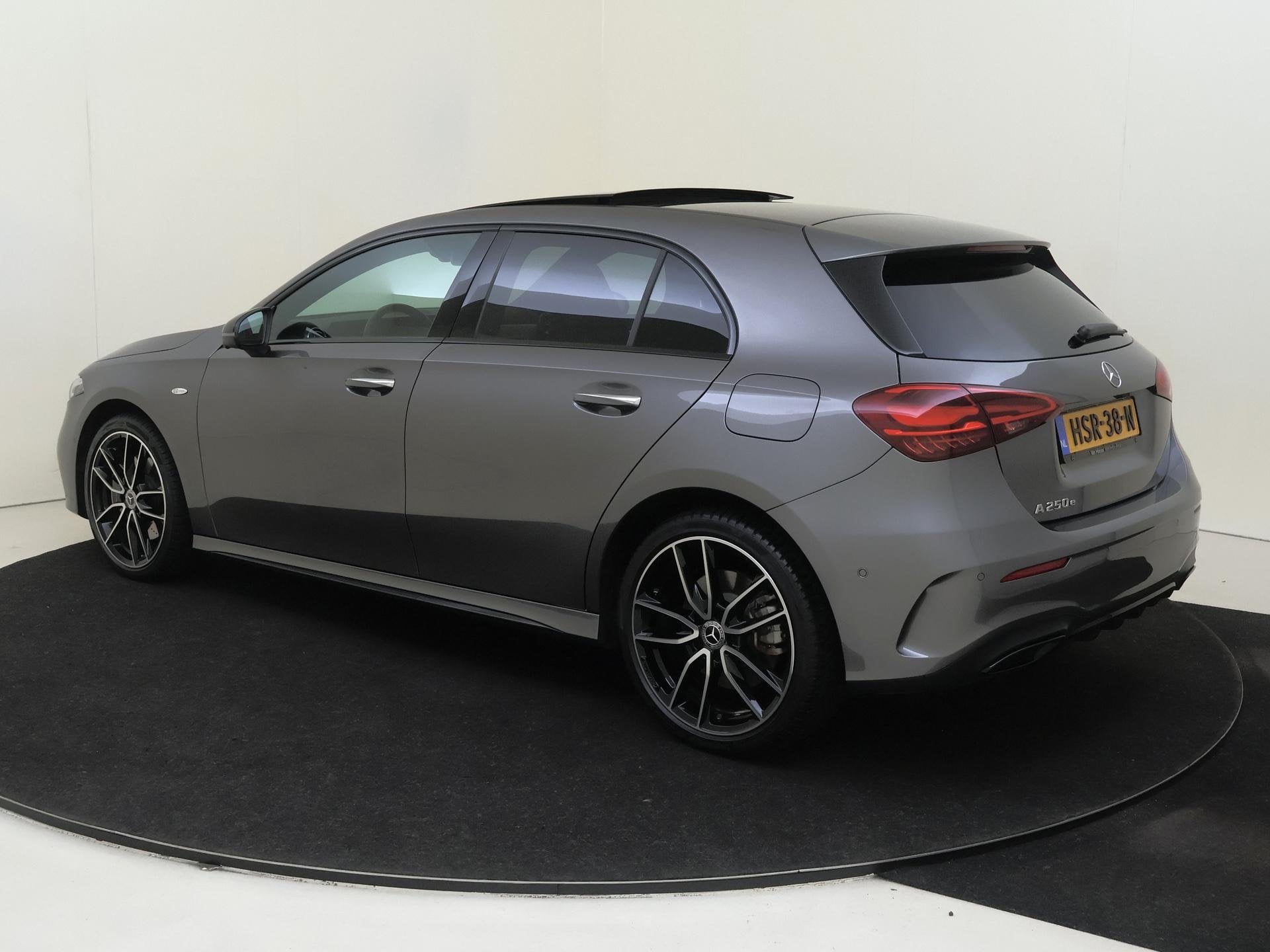 Mercedes-Benz A-klasse 250 e Business Solution AMG Panoramad, Gebruikt, 4 cilinders, Bedrijf, Hybride Elektrisch/Benzine