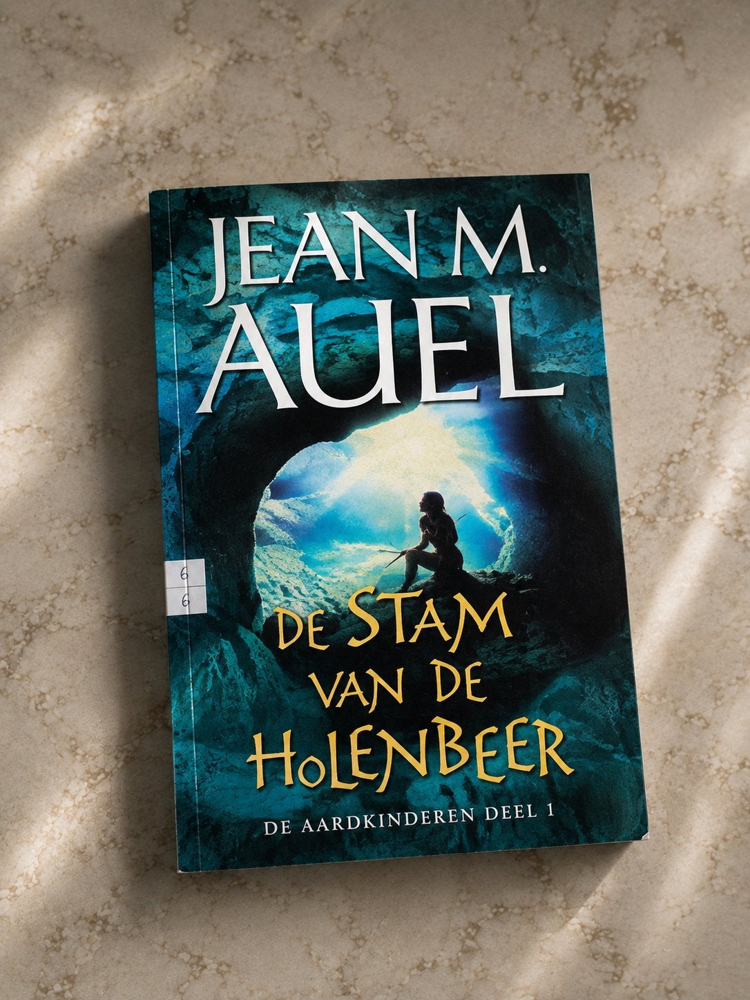 Jean M. Auel – De Stam van de Holenbeer, Ophalen of Verzenden, Zo goed als nieuw