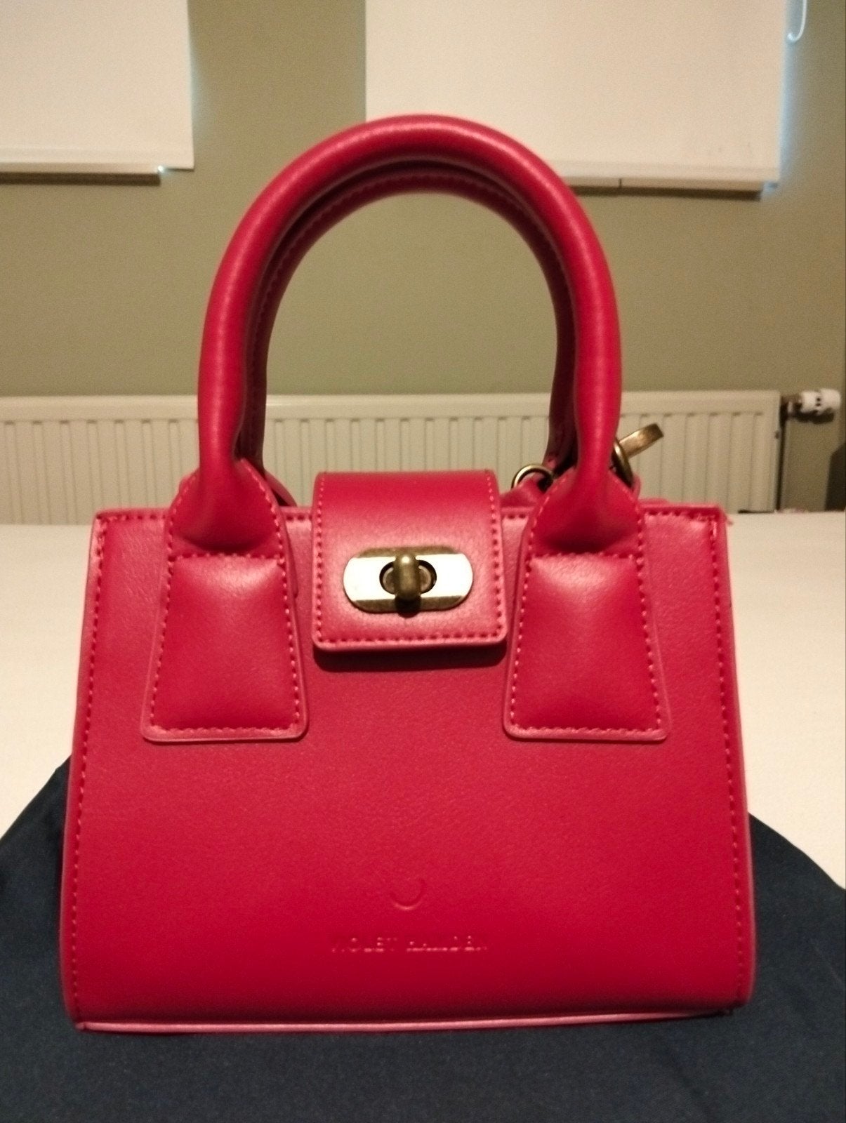 Nieuwe rode handtas van Violet Hamden in dustbag, Sieraden, Tassen en Uiterlijk, Ophalen of Verzenden, Nieuw, Roze, Handtas