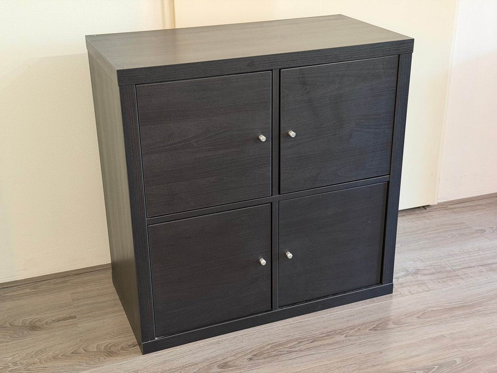 Donkerbruine kast met 4 deuren - IKEA KALLAX, Ophalen, Gebruikt
