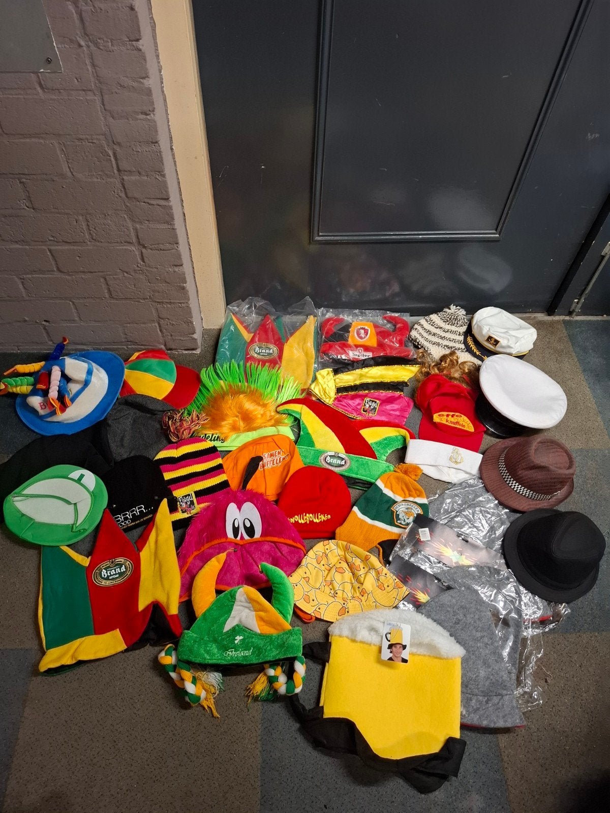 Carnaval Hoedjes, Mutsen en Petten, Ophalen, Nieuw