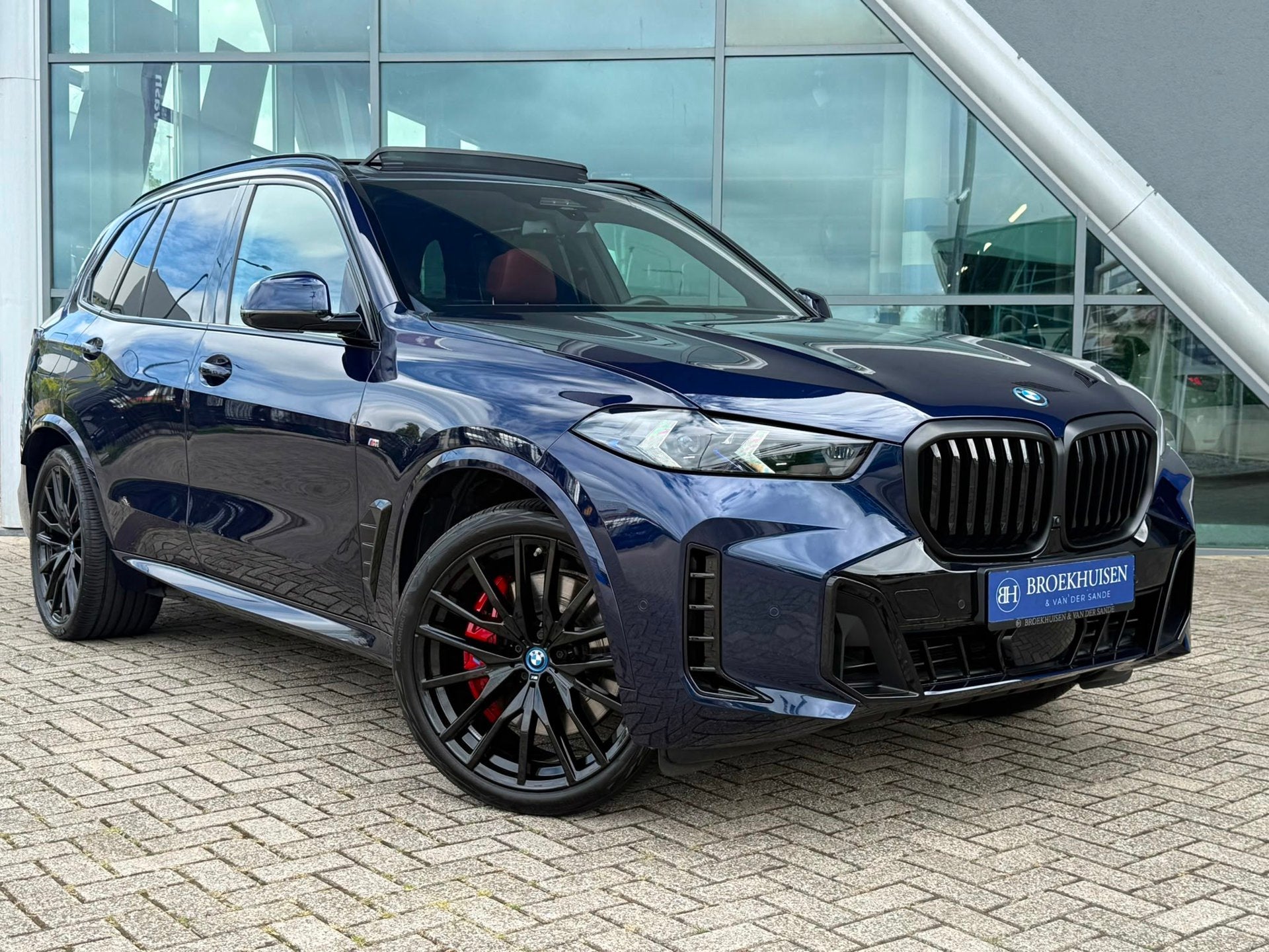 BMW X5 XDrive50e M-Sport Shadow Line 489pk Panoramadak / Tre, Auto's, BMW, Automaat, Gebruikt, X5, 2395 kg