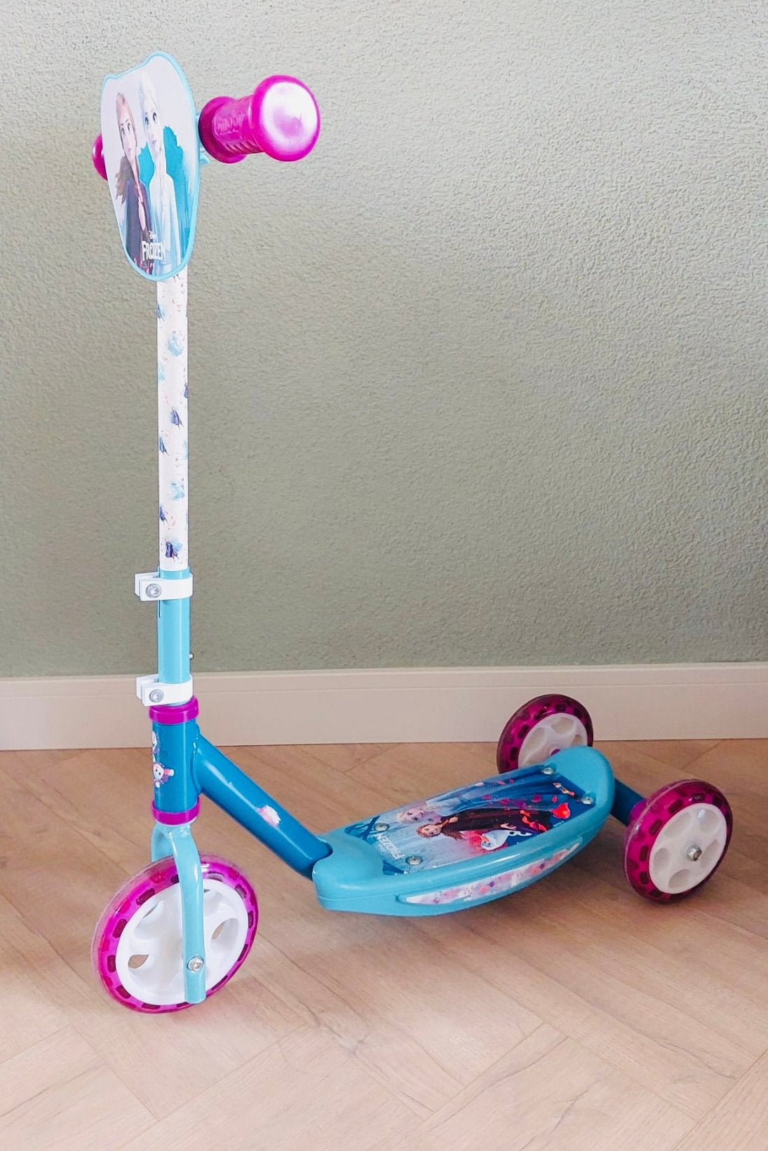 Te koop aangeboden: Smoby Frozen Step, Fietsen en Brommers, Steps, Gebruikt, Gewone step, Ophalen