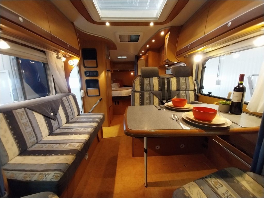 Dethleffs Globetrotter 6844 RT met mooi fransbed, Caravans en Kamperen, Campers, Niet ingevuld, Treinzit, Bedrijf, Tot en met 3