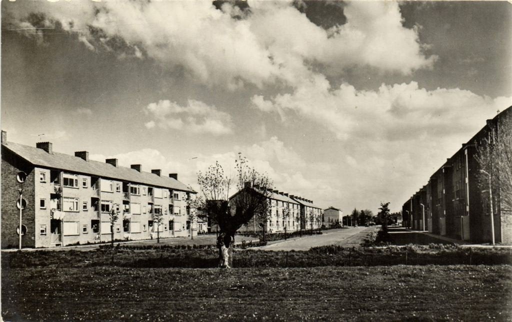 Heinemanssingel en Hooftmanlaan, Alblasserdam - 196 gelopen, Verzamelen, Ophalen of Verzenden, 1960 tot 1980, Gelopen, Zuid-Holland