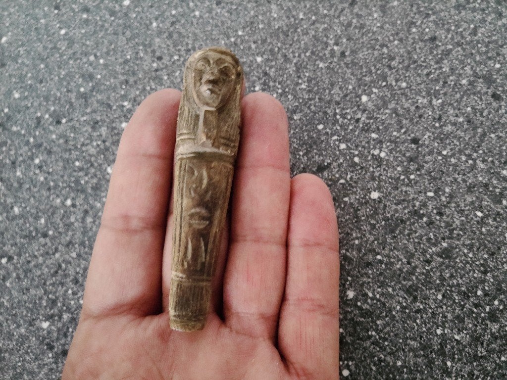 Curiosa aardewerk Anubis sarcofaag deksel Egypte 8cm 1970, Steen/keramiek, Bruin, Ophalen of Verzenden, Gesneden