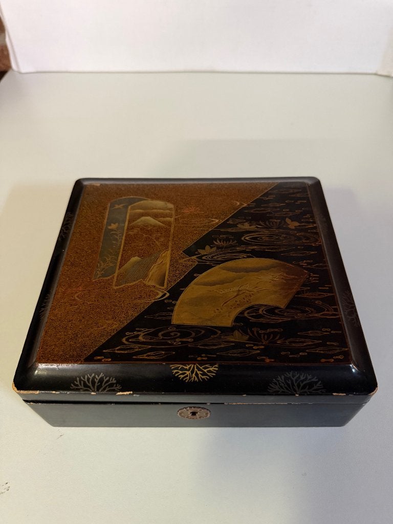 Mooie retro Japanse / Chinese Lakdoos Adv # -2, Antiek en Kunst, Kunst | Niet-Westerse kunst, Doos, Handgemaakt, China, 8 cm