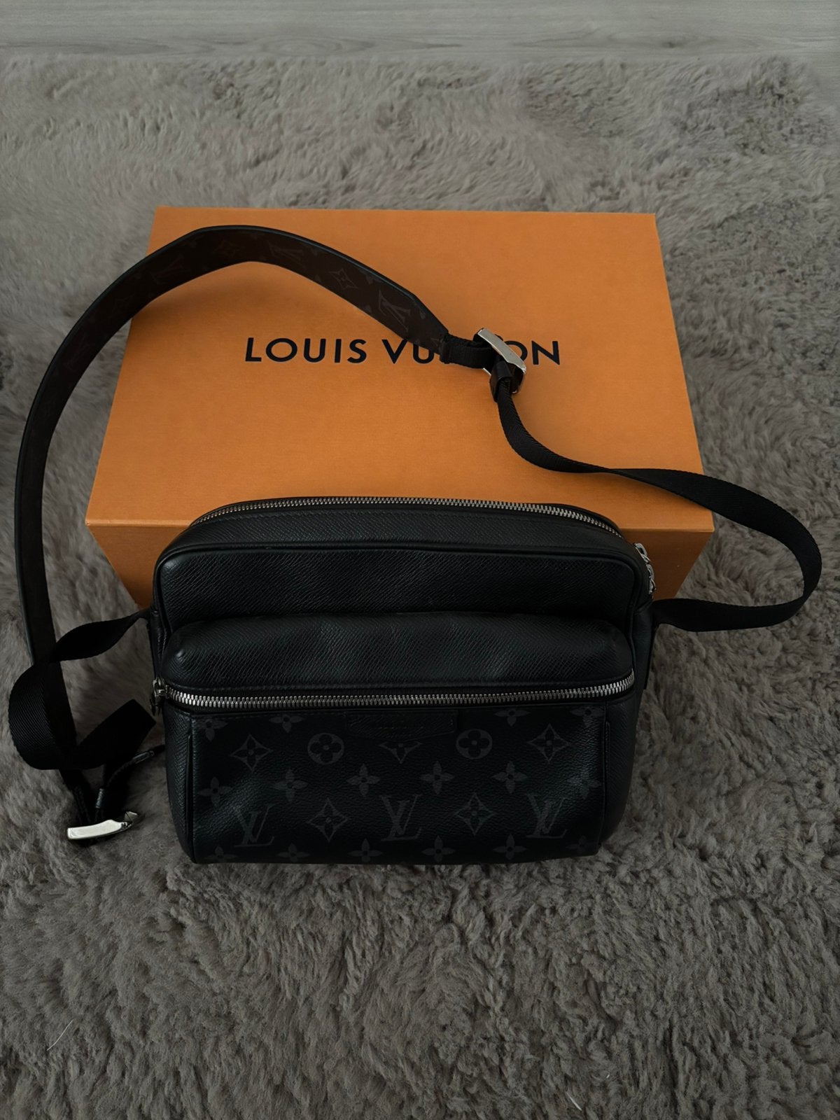 Louis vuitton schouder tas, Ophalen of Verzenden, Zo goed als nieuw, Zwart