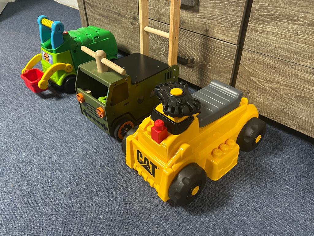 3 loopwagens: VTech Recycletruck, houten legertruck & CAT, Kinderen en Baby's, Speelgoed | Speelgoedvoertuigen, Ophalen, Gebruikt