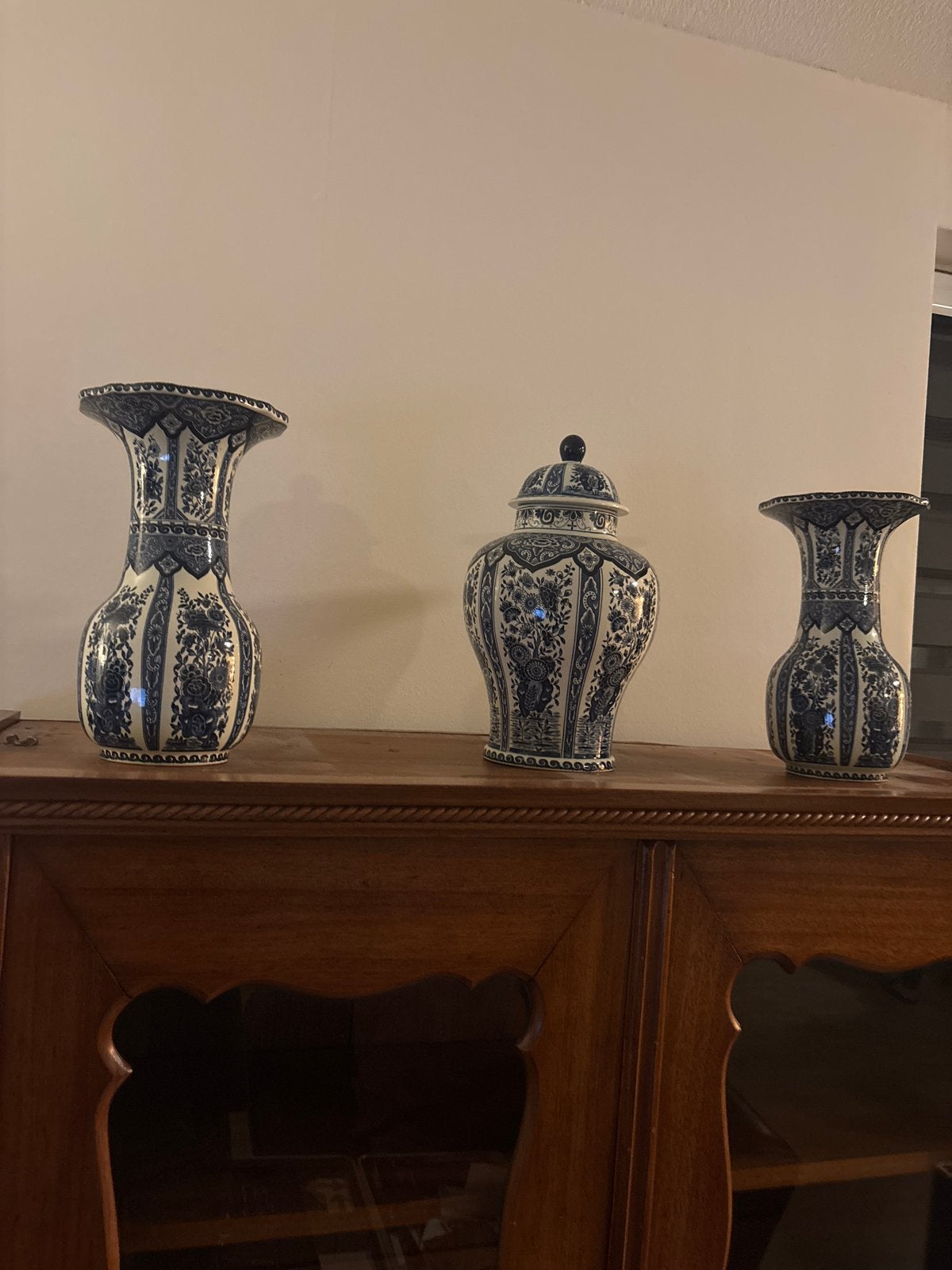Set van 3 Royal Boch Blauw Delfts vazen en pot, Ophalen