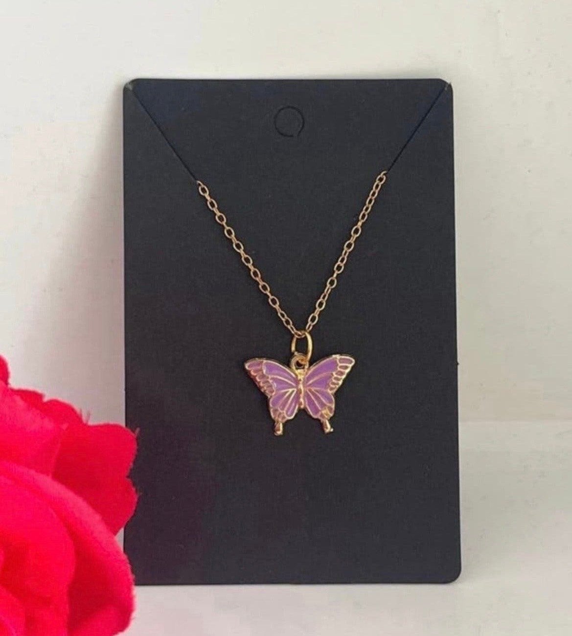 Goudkleurige ketting met paarse vlinder hanger - Nieuw, Verzenden, Nieuw, Goud, Overige materialen