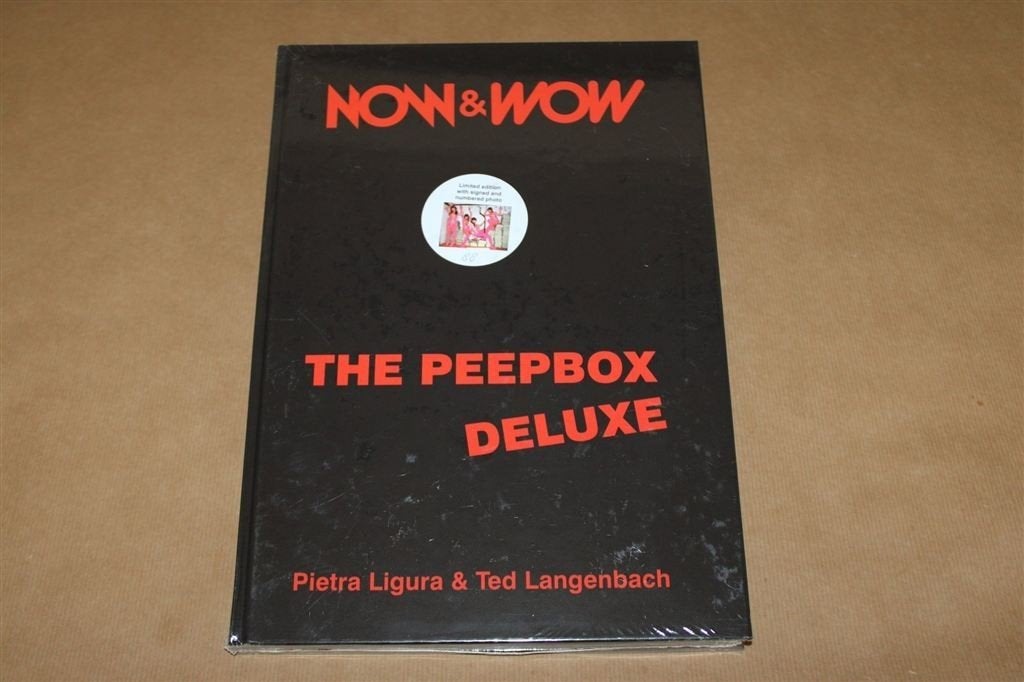 NOW & WOW The Peepbox Deluxe — Clubfotografie Rotterdam, Ophalen of Verzenden, Nieuw, Fotografen