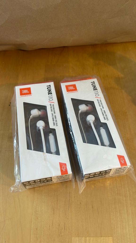 JBL Tune 110 white in-ear headphones €3 per stuk