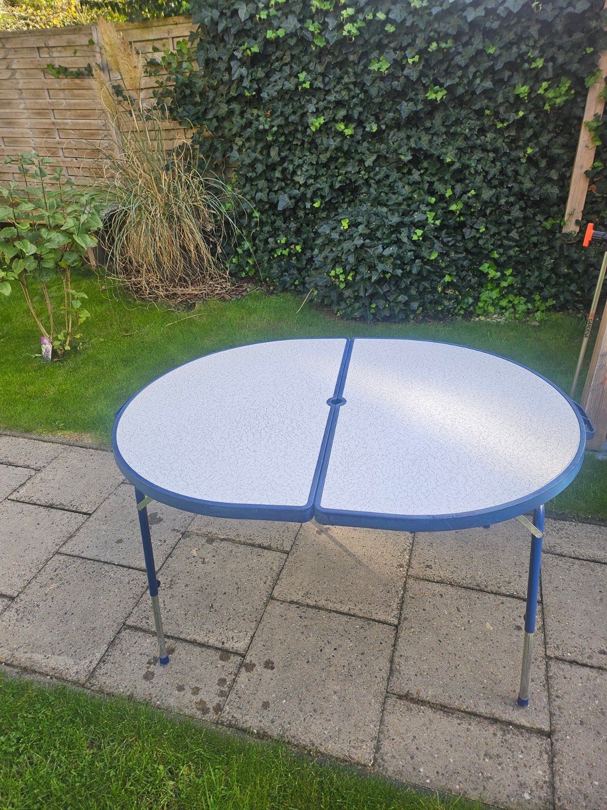 Crespo opvouwbare campingtafel. Blauw - wit, Caravans en Kamperen, Ophalen, Gebruikt