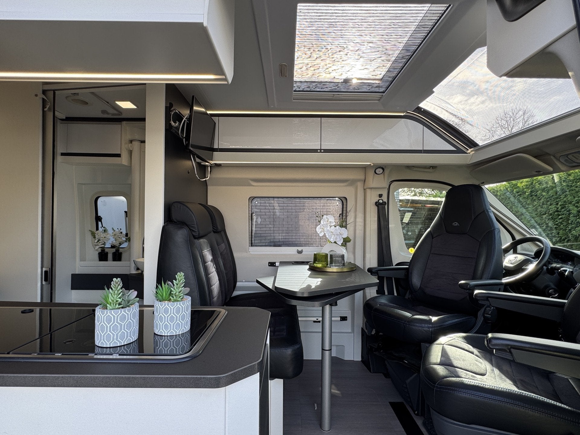 Adria Twin Supreme 640 SGX 180 pk AUTOMAAT 9-Traps Euro6 Fia, Caravans en Kamperen, Campers, Automaat, Buscamper of Camperbus