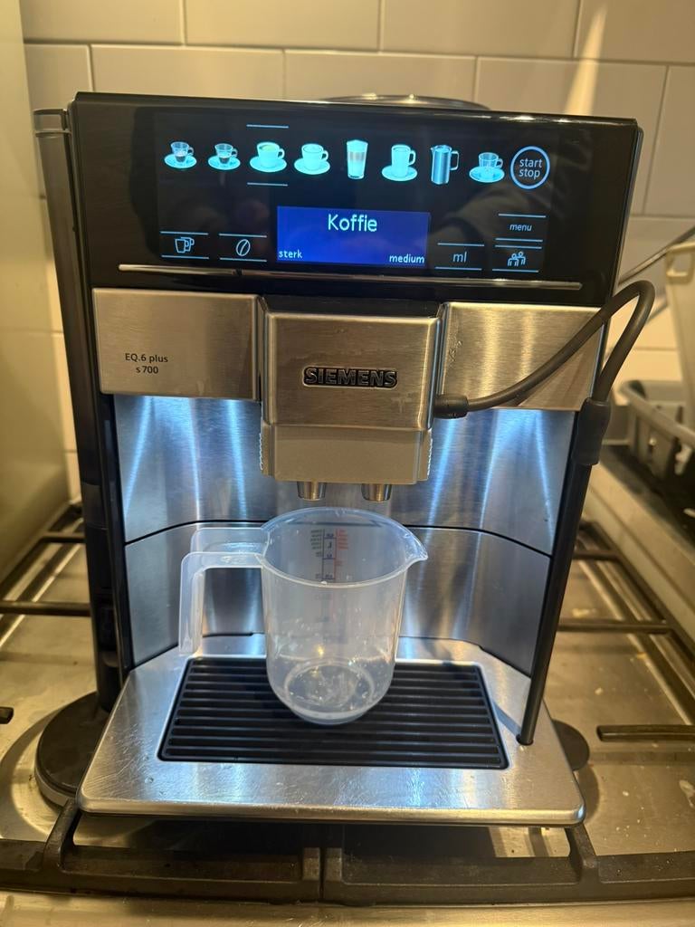 Siemens EQ6 Plus s700 – Volautomatische koffiemachine, Witgoed en Apparatuur, Koffiezetapparaten, Ophalen, 10 kopjes of meer, Afneembaar waterreservoir