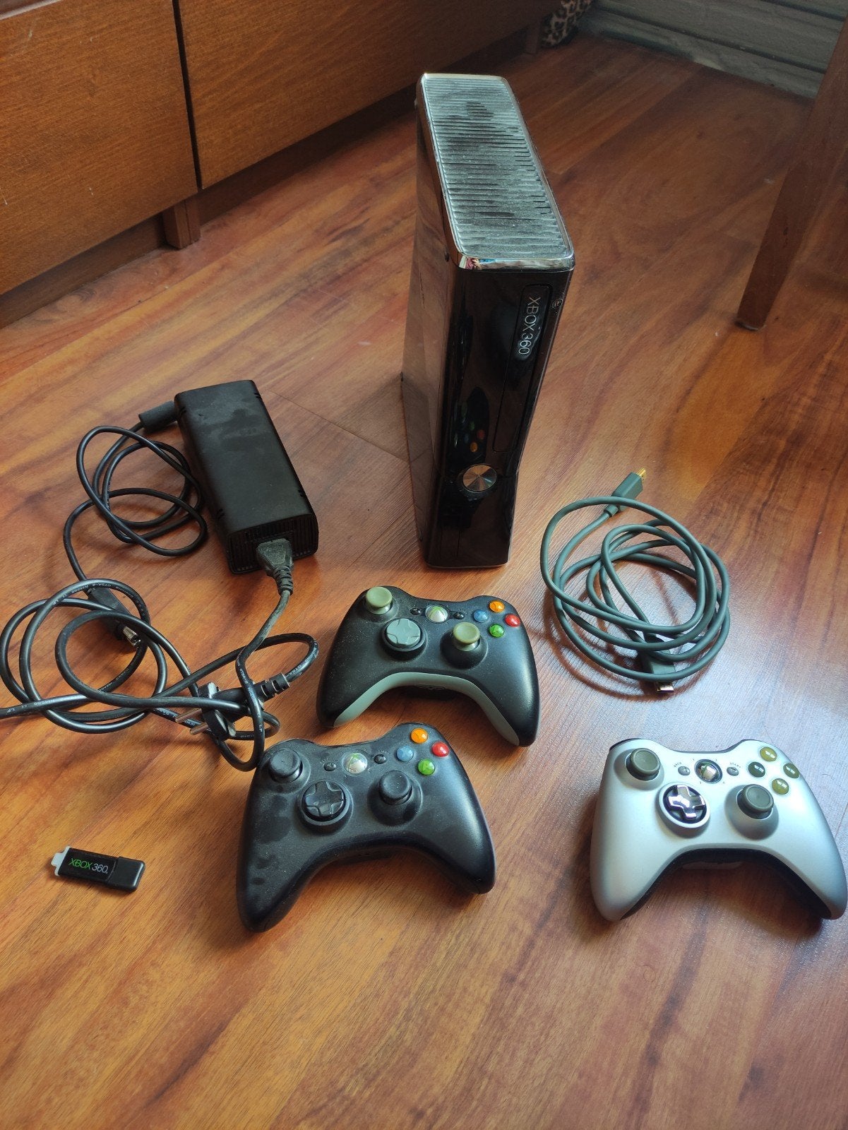 Xbox 360 Slim Overcompleet met 3 controllers en 33 Spellen, Spelcomputers en Games, 3 spelers of meer, Ophalen of Verzenden, Gebruikt