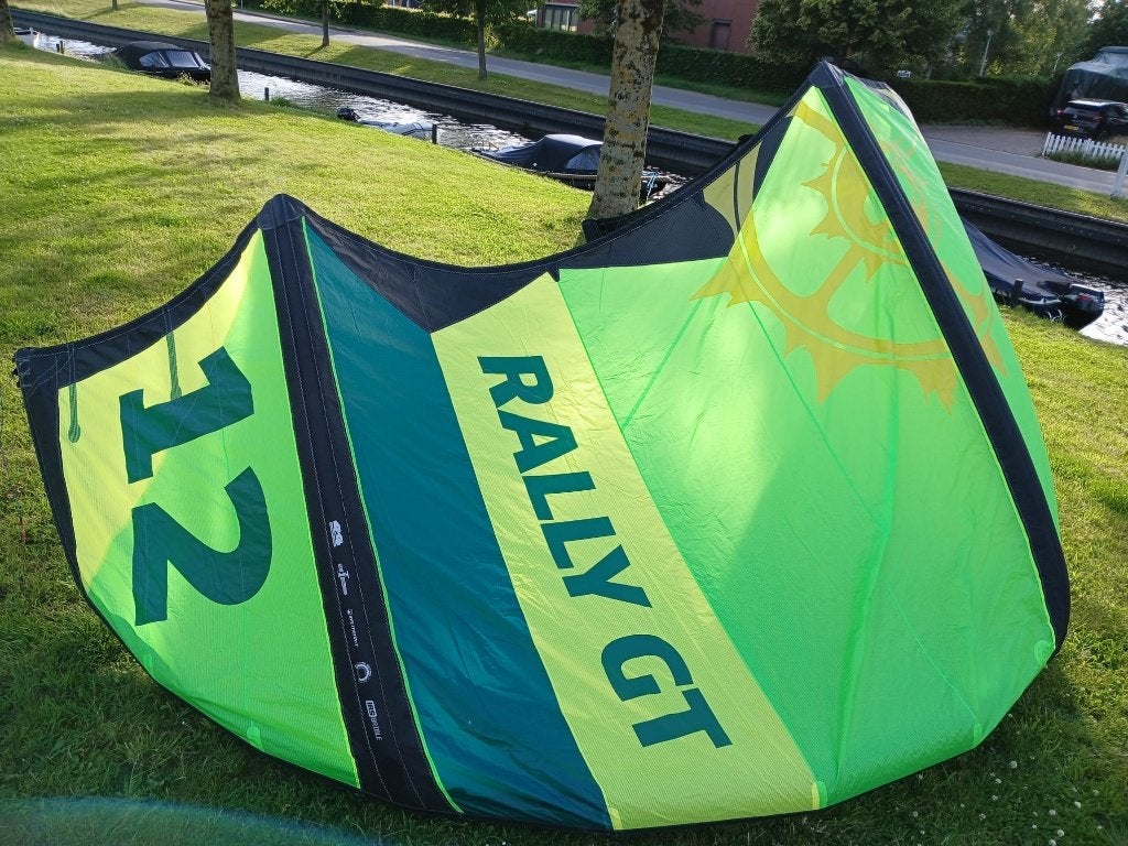 Slingshot Rally GT 2021 met bar, Watersport en Boten, Kitesurfen, Ophalen, Gebruikt, Geen board, Kite