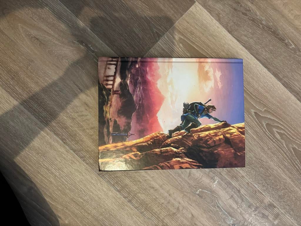 The Legend of Zelda: Breath of the Wild - Officiële Gids, Ophalen of Verzenden, Zo goed als nieuw