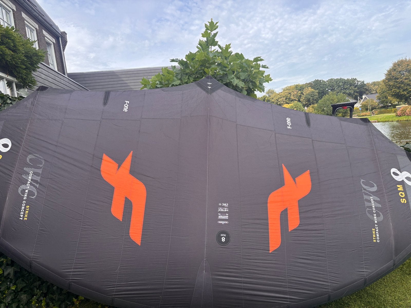 F-One Strike CWC V4 Aluula 8m in 2026 in gebruik, Watersport en Boten, Ophalen of Verzenden, Zo goed als nieuw, Wingsurf-wing