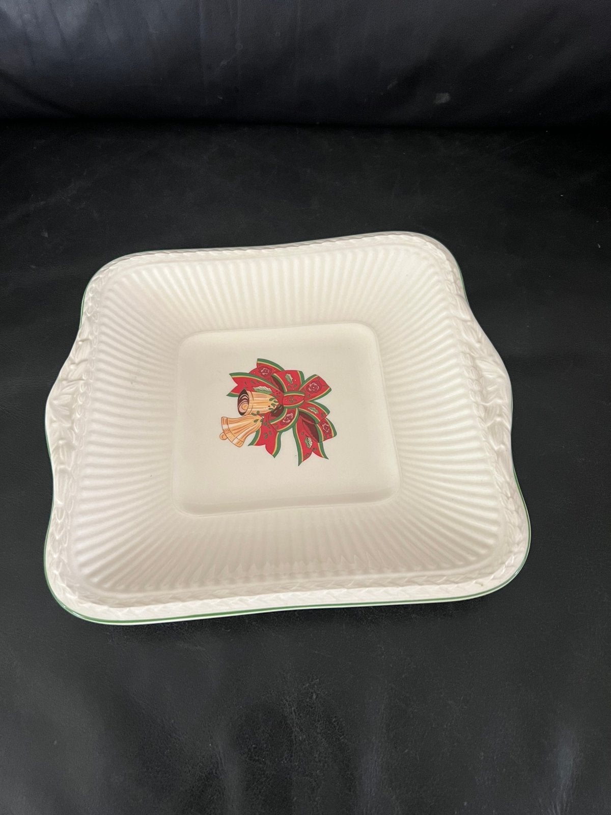 Wedgwood Christmas time vierkante schaal, Huis en Inrichting, Keuken | Servies, Ophalen, Zo goed als nieuw, Aardewerk, Schaal of Schalen