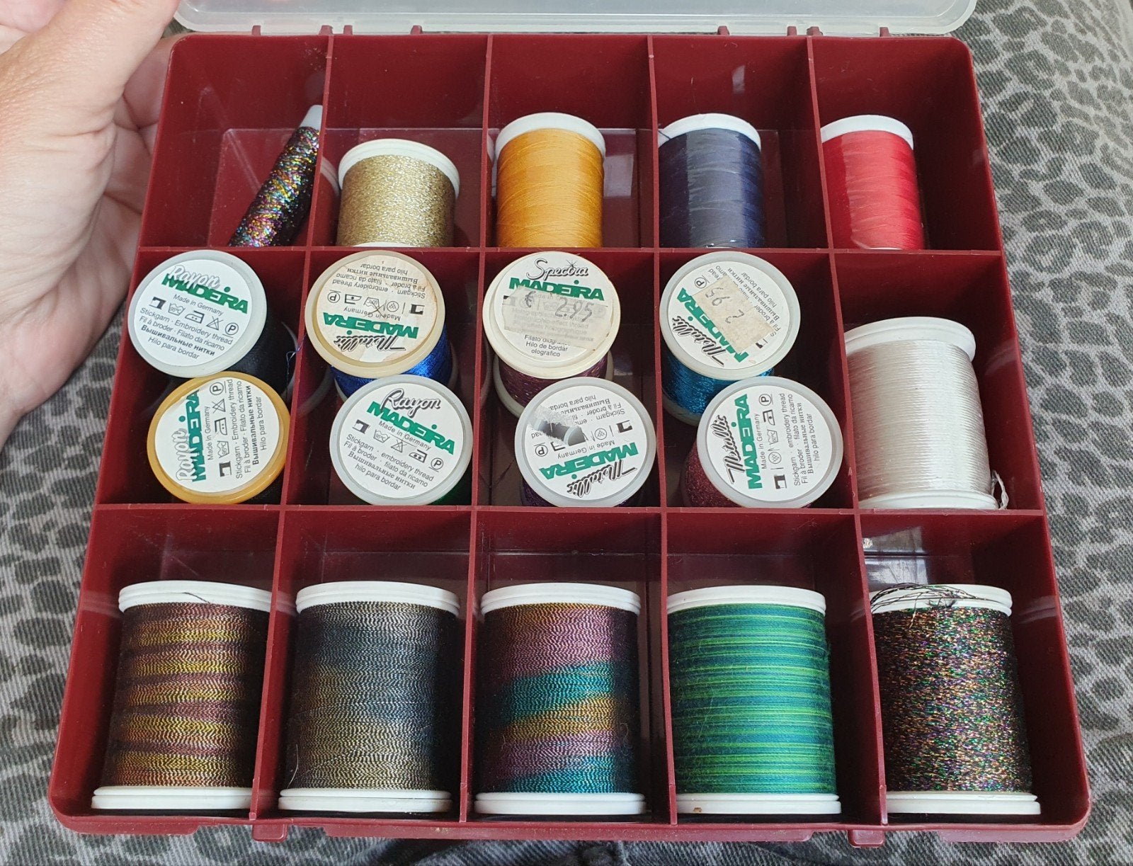 box met madeira & dmc metallic borduur garen, Verzenden, Nieuw, Garen of Naald(en)