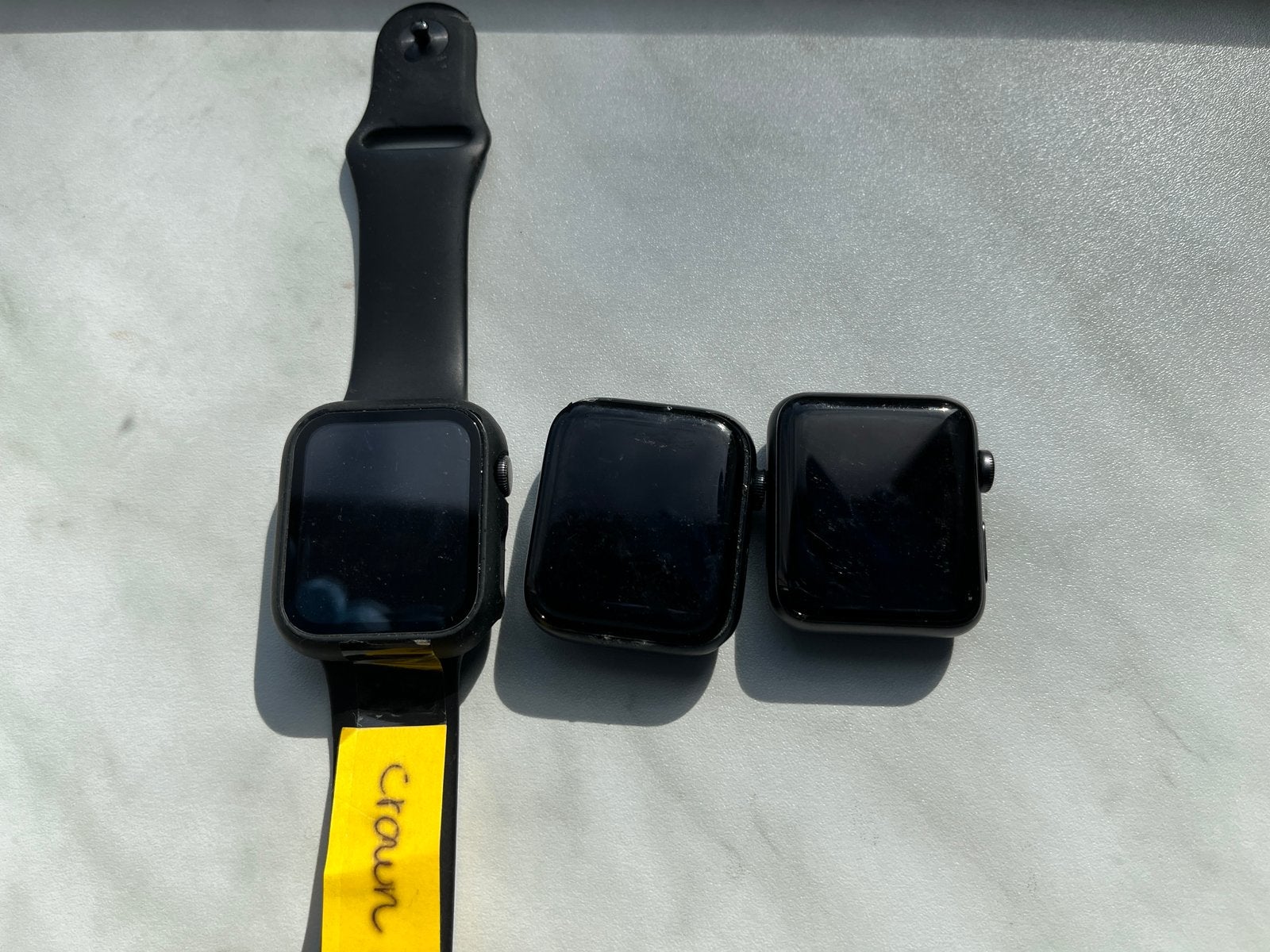 Te koop: viertal Apple Watches (SE, Series 3/5/6) for parts, Ophalen of Verzenden, Zo goed als nieuw, Zwart, IOS