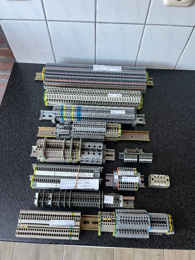 Partij Din rail rijgklemmen , aardklemmen ,wo. Phoenix ., Hobby en Vrije tijd, Elektronica-componenten, Ophalen of Verzenden, Zo goed als nieuw