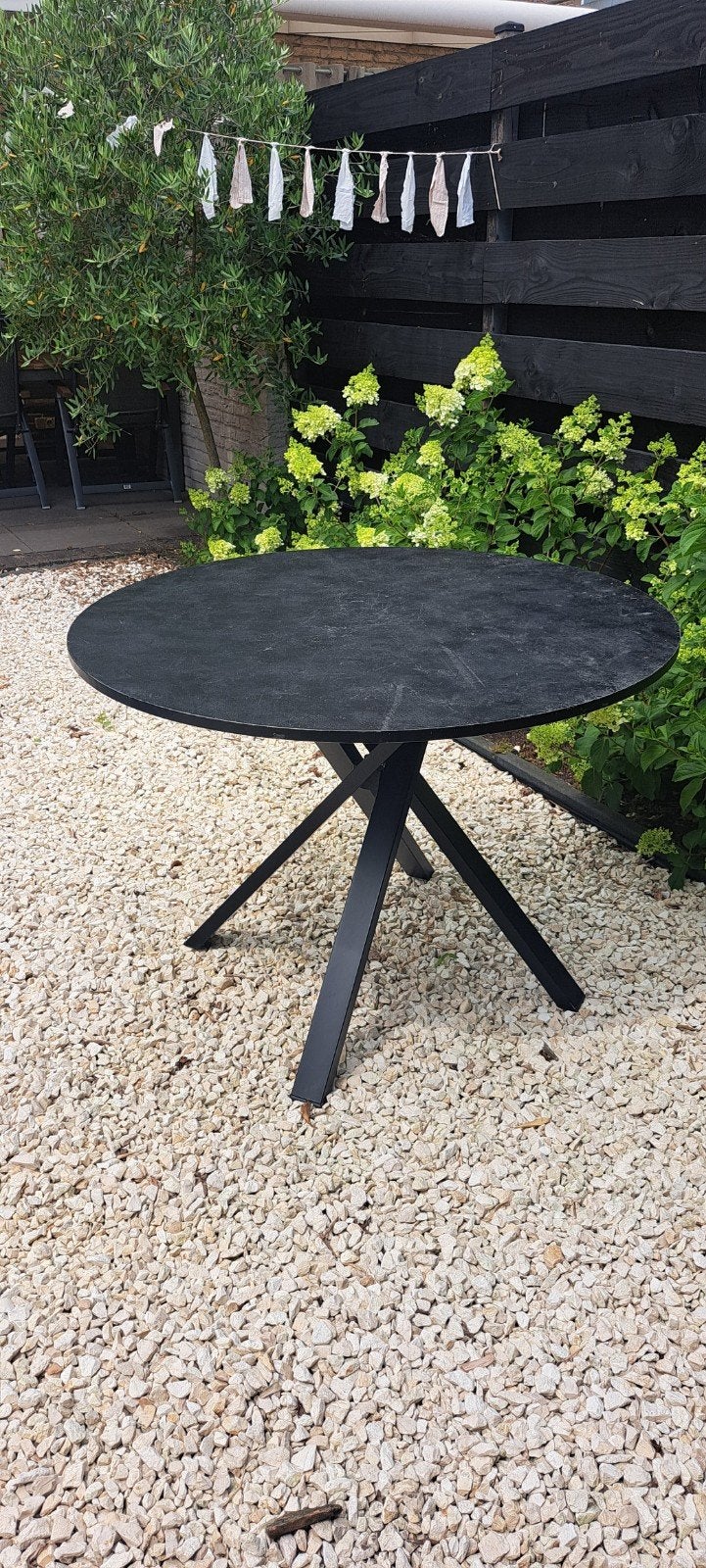 Zwarte rode tafel, Ophalen, Rond, Vier personen, 100 tot 150 cm