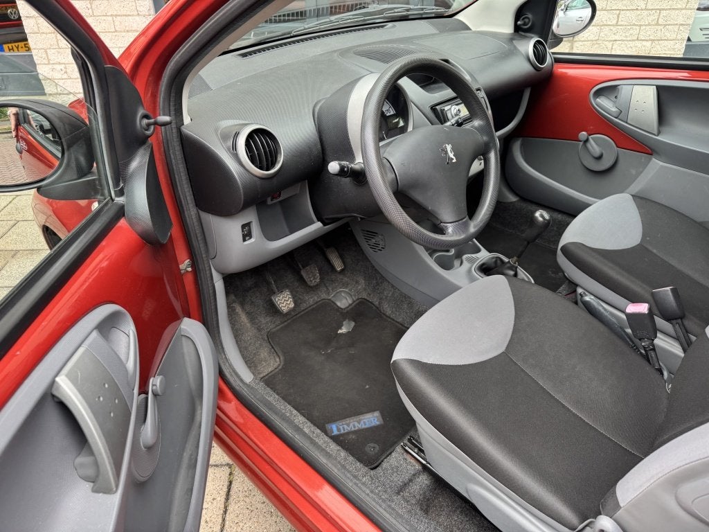 Foto 3 van Peugeot 107 1.0-12V XR | Nieuwe APK koppeling vervangen