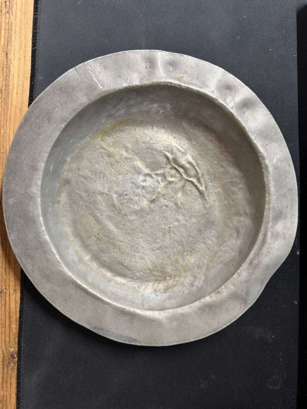 Oud antiek tinnen bord, Ophalen