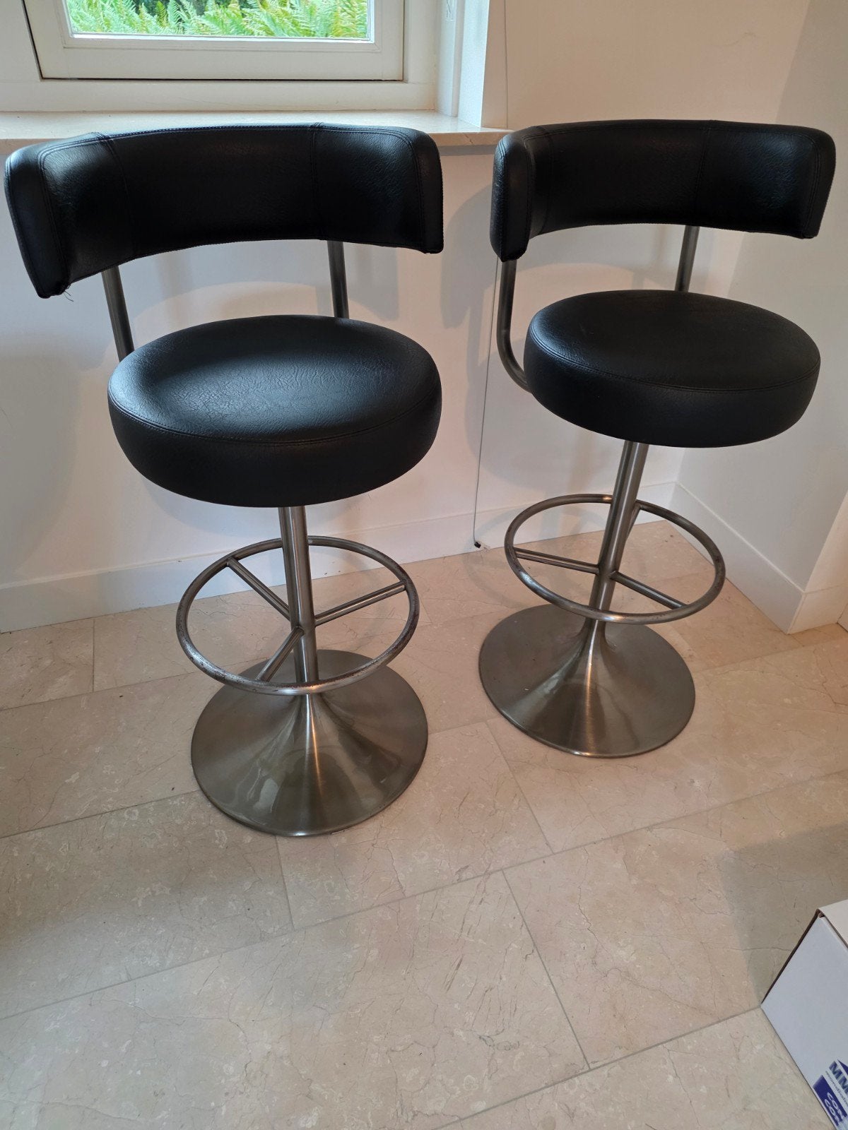 2x Leren barkrukken van Van Til, Alkmaar, Gebruikt, Met voetsteun, Ophalen of Verzenden, 90 cm of meer