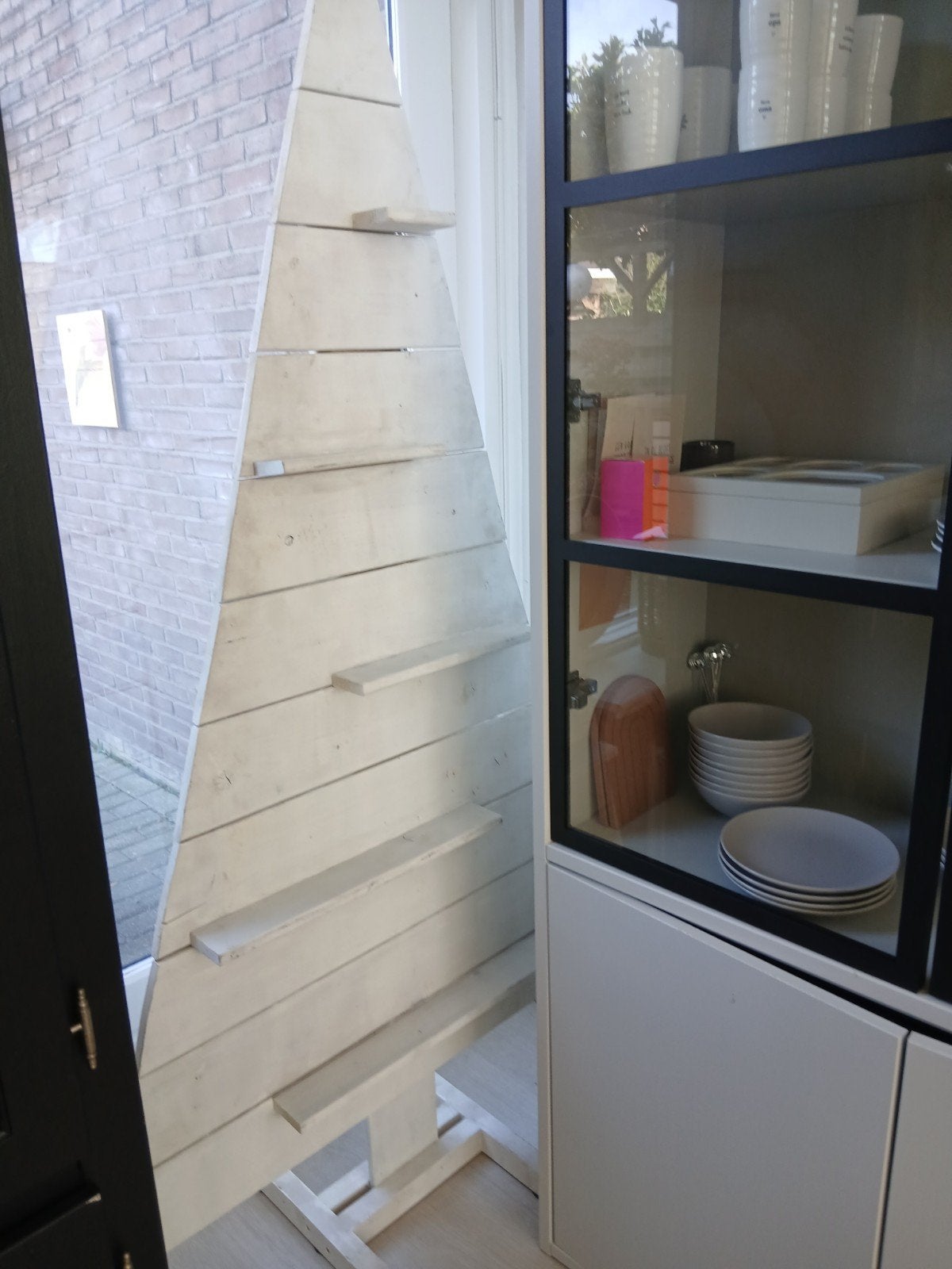 Houten boom met plateau's, Ophalen, Zo goed als nieuw, Met plank(en), 150 tot 200 cm