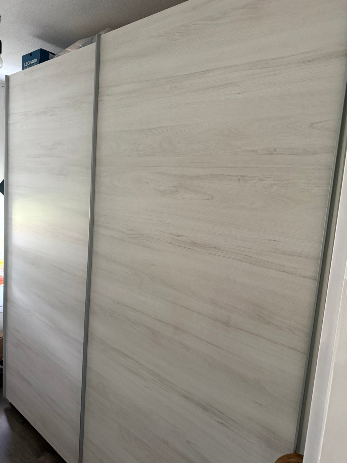 Kledingkast met schuifdeuren - 200x220x55 cm - Zeer goede st, Ophalen, Met plank(en), 200 cm of meer, Zo goed als nieuw