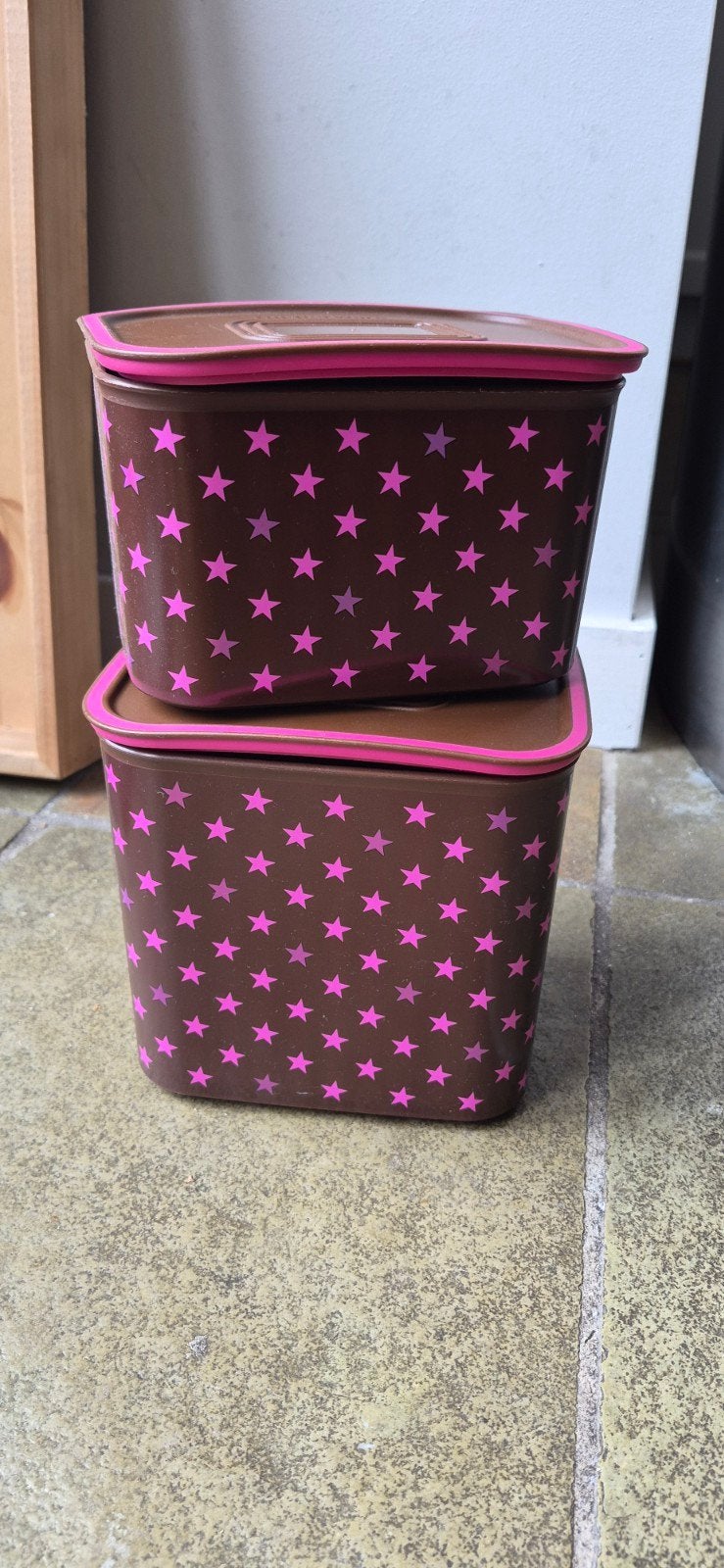 Tupperware bewaardozen met sterrenprint - Gebruikt, Huis en Inrichting, Gebruikt, Met deksel, Ophalen of Verzenden, Bewaardoos