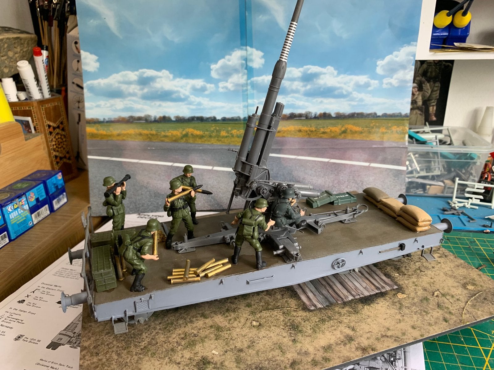 8,8 mm anti vliegtuig treinwagen met figuren schaal 1:35, Hobby en Vrije tijd, Ophalen of Verzenden, Gebruikt, 1:32 tot 1:50, Tank