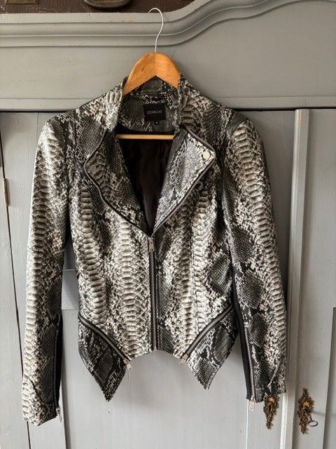 Dames jas, Maat 38/40 (M), Zwart, Gedragen, Bershka