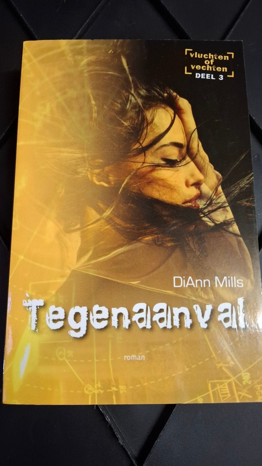 DiAnn Mills - Tegenaanval, Ophalen of Verzenden, Zo goed als nieuw, DiAnn Mills