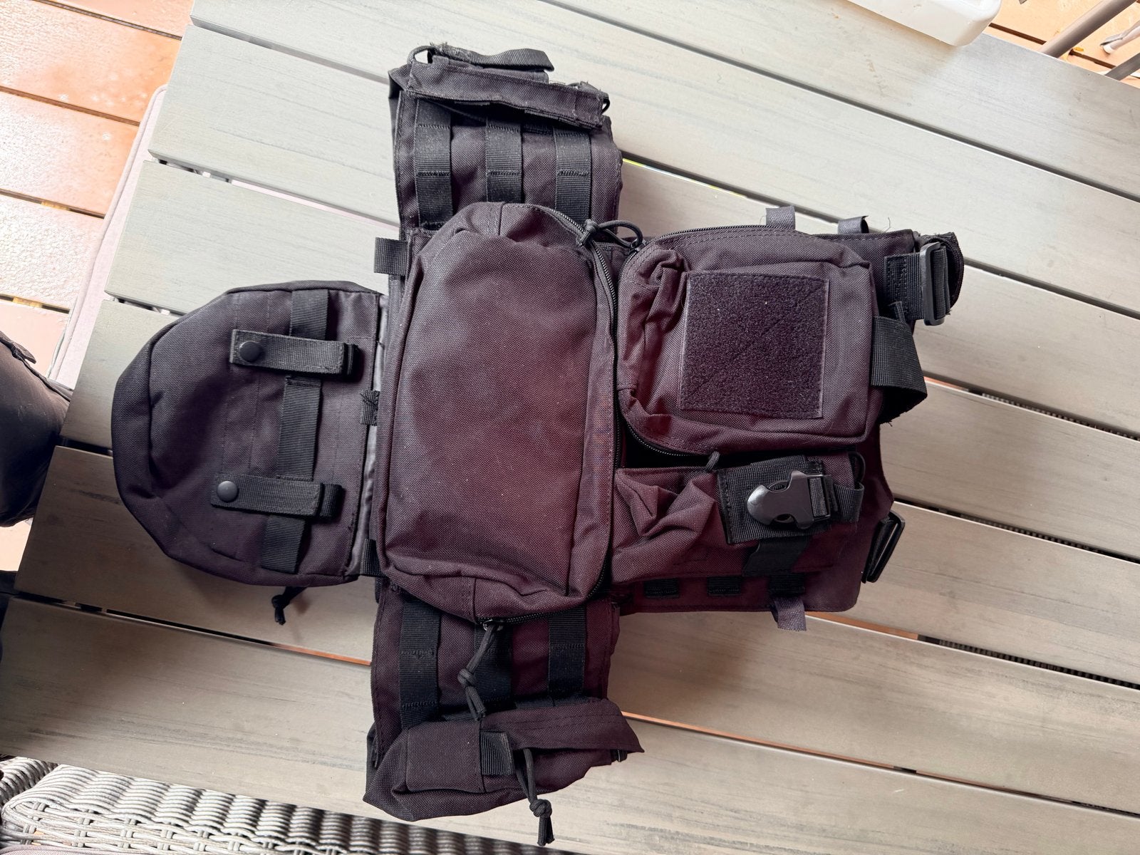 Zwart tactisch vest met diverse pouches, Ophalen of Verzenden, Overige soorten, Overige gebieden, Kleding of Schoenen