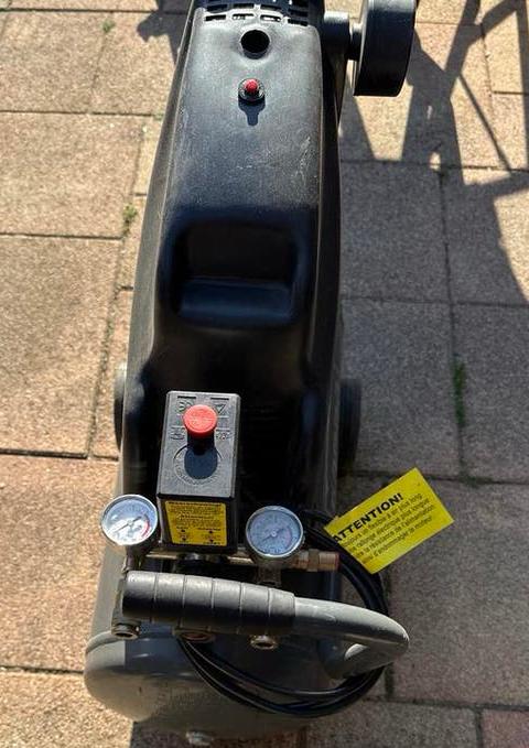 GAMMA compressor CP-24 - Olievrij en stil, Ophalen, Gebruikt, 6 tot 10 bar, Minder dan 200 liter/min