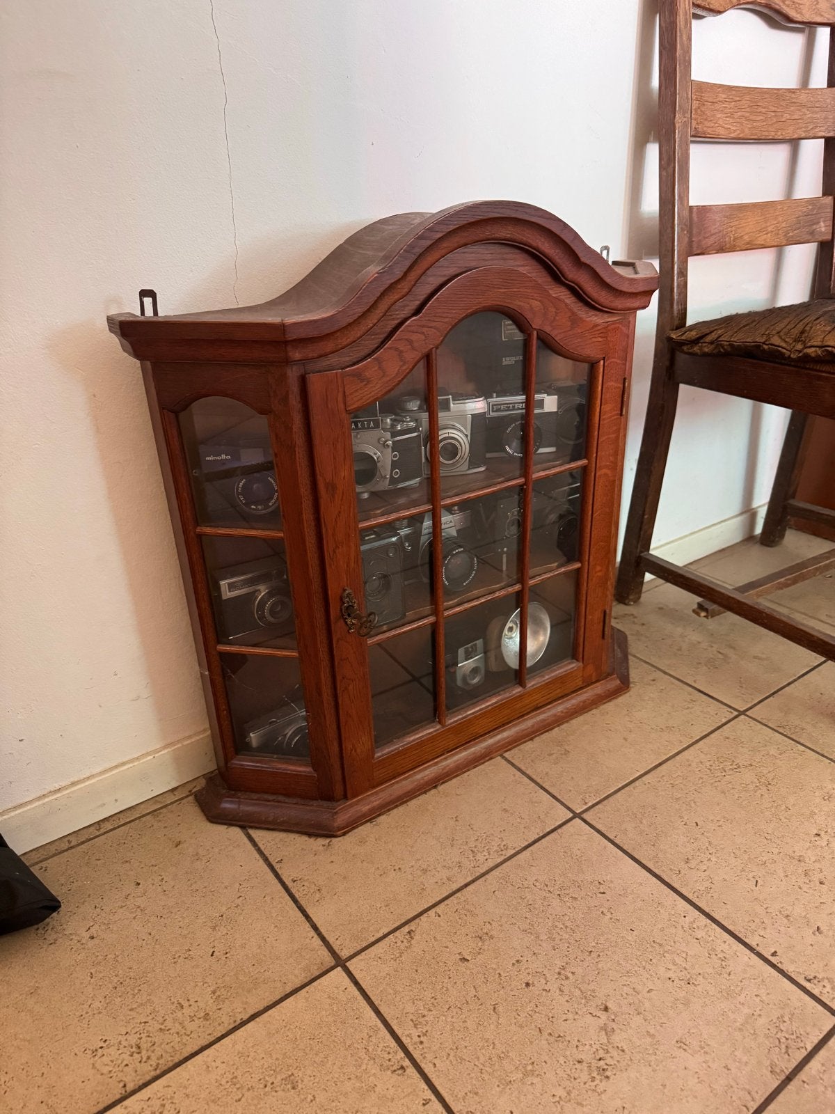 Vintage Hangend Vitrinekastje - Eikenhout, Ophalen
