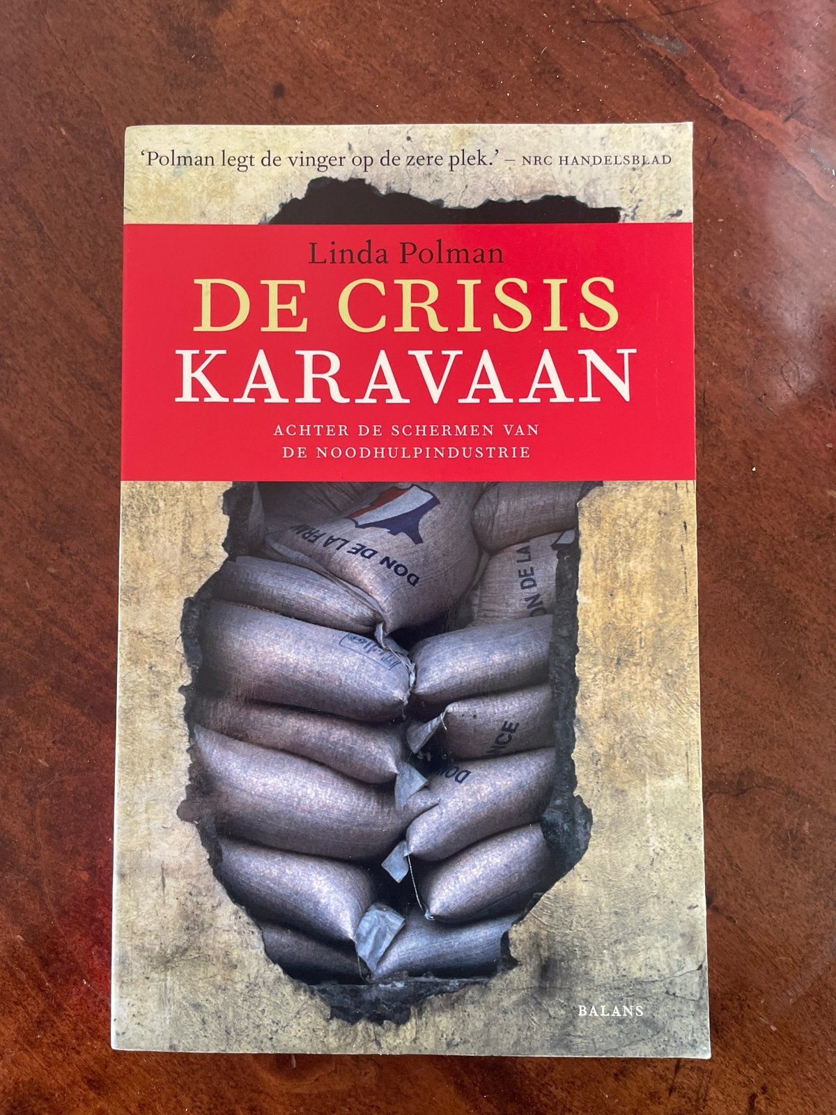 De Crisis Karavaan - Linda Polman, Ophalen of Verzenden, Zo goed als nieuw, Nederland