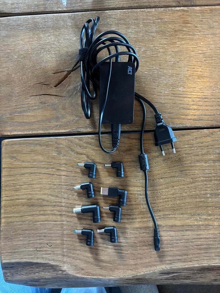 Laptop oplader | ACT | 65W (Universeel, Verwisselbare plugs, Ophalen of Verzenden, Zo goed als nieuw