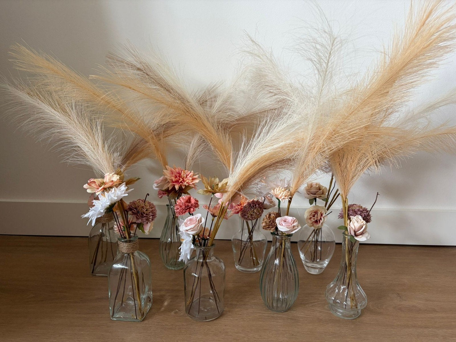 Tafelvaasjes met pluimen en bloemen, Ophalen of Verzenden