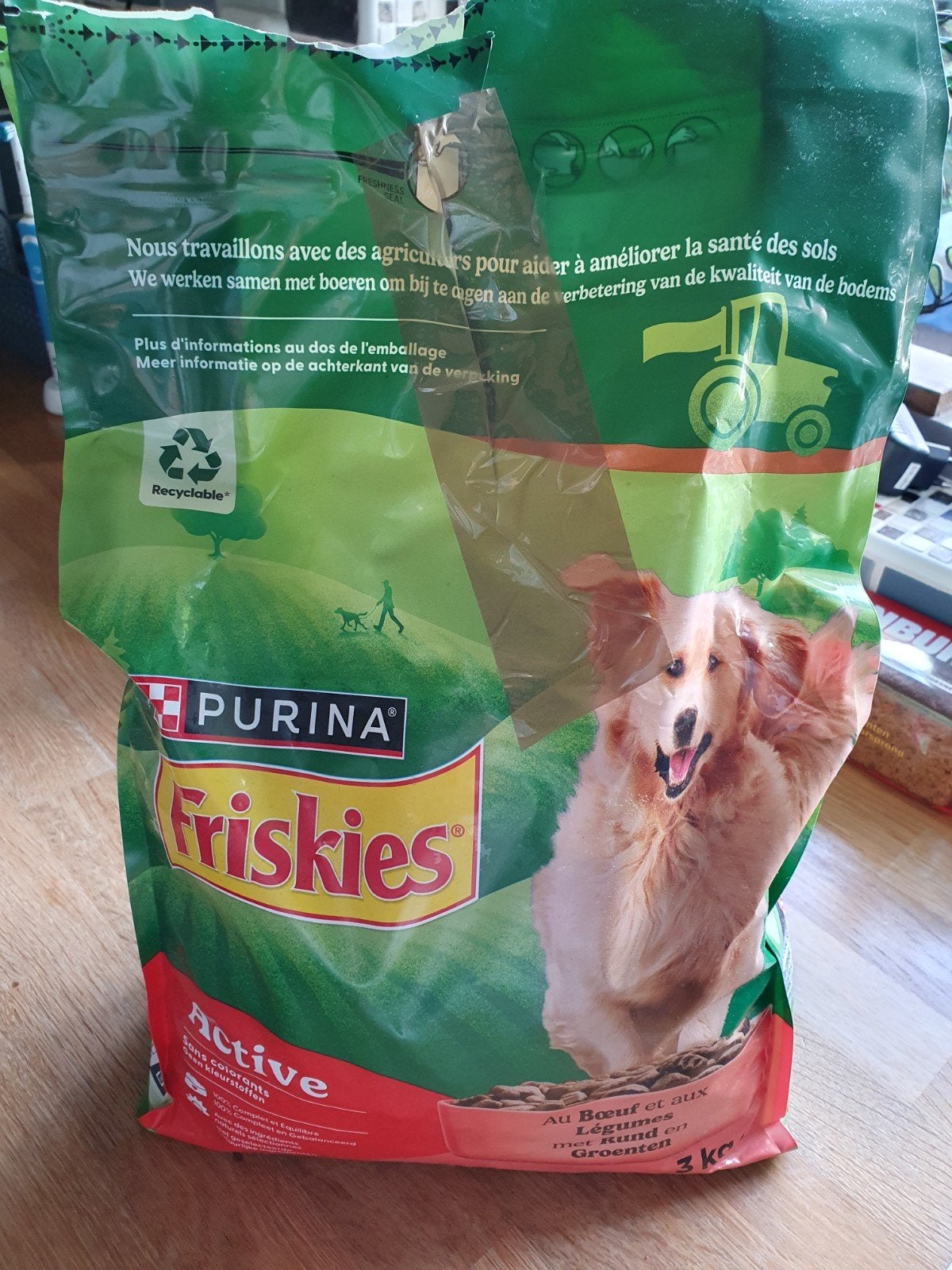 Hondenvoer brokken, Ophalen, Hond